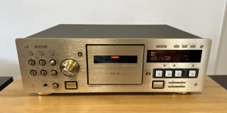 TEAC V-8030S High-End Audio kazetový magnetofon zlatý
