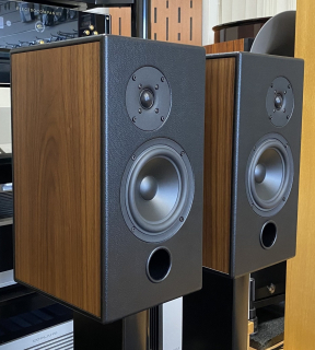 Falcon R.A.M. Studio 20 High-End Audio regálové/stojanové repro/reproduktory/reprosoustavy evropský ořech