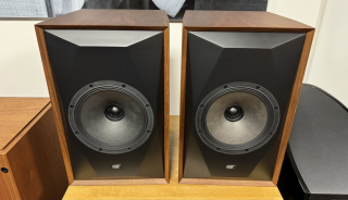 MoFi SourcePoint 8 High-End regálové reprosoustavy