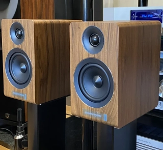 Acoustic Energy AE100 Hi-Fi Audio regálové/stojanové repro/reproduktory/reprosoustavy ořech
