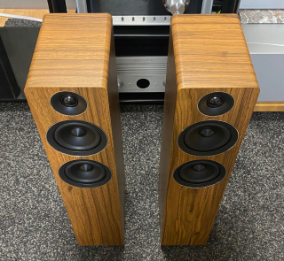 Acoustic Energy AE109 Hi-Fi Audio sloupové/podlahové repro/reproduktory/reprosoustavy ořech